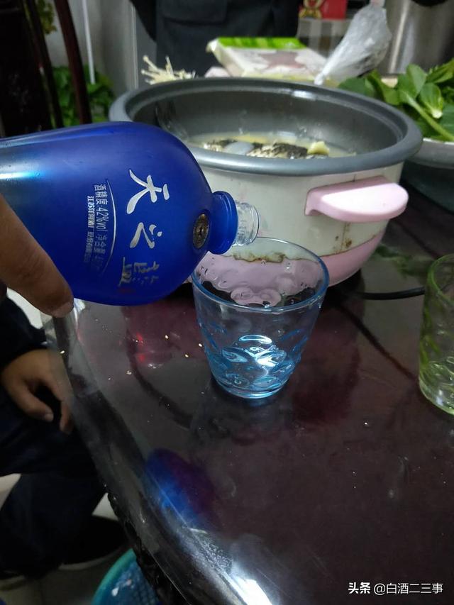 一瓶白酒相當(dāng)于多少瓶啤酒呢？大概十三瓶