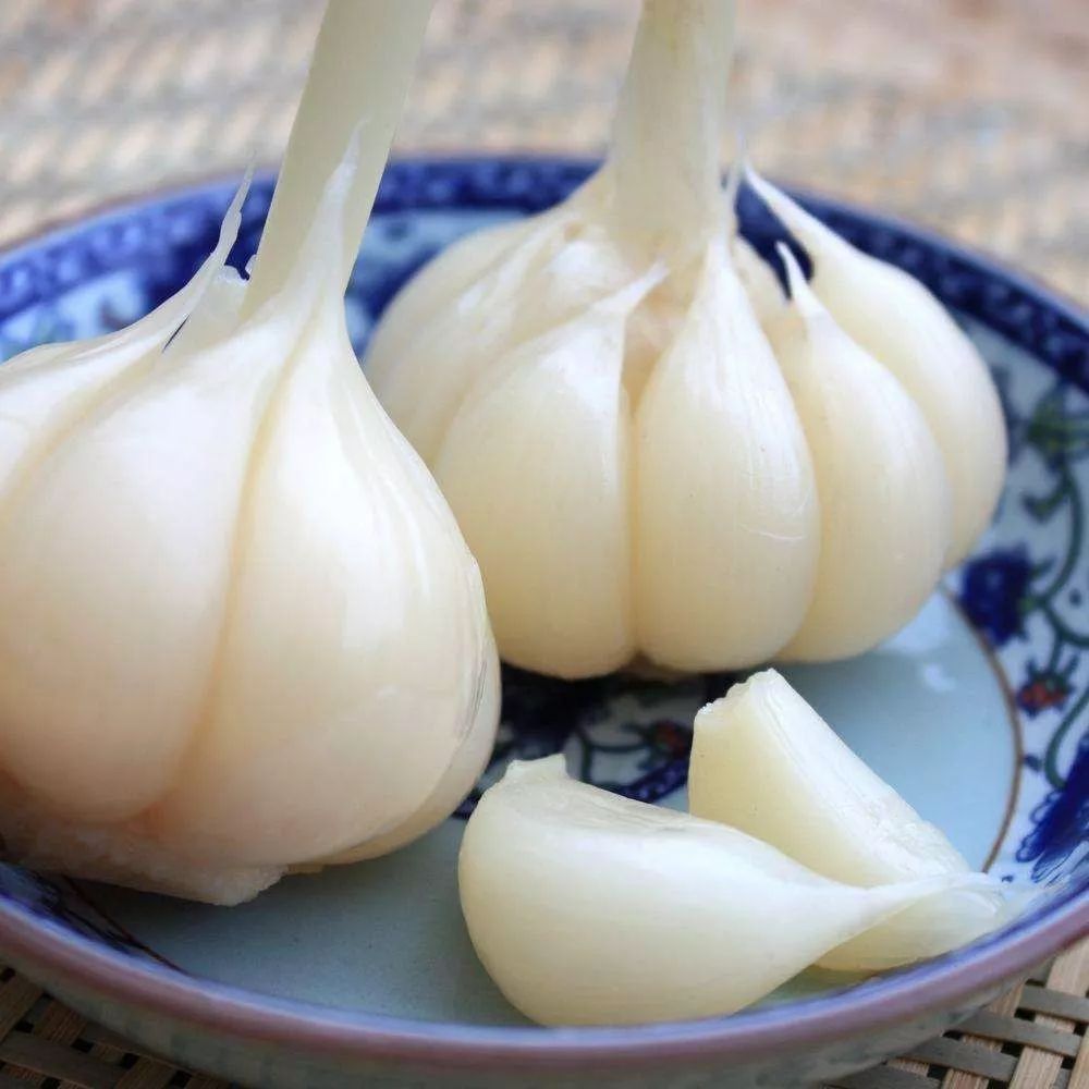 大蒜泡酒治什么?。看笏馀菥朴惺裁春锰?？