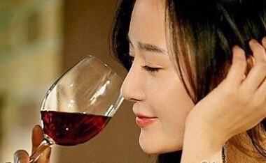 女人什么時(shí)間喝紅葡萄酒好