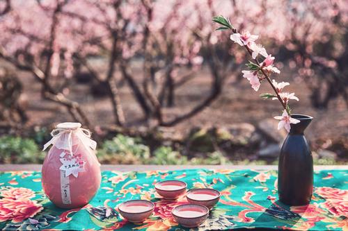 桃花酒有什么功效，喝桃花酒要注意什么