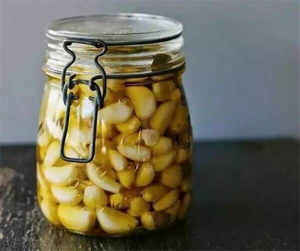 大蒜泡酒可以放冰糖嗎？可以治腳氣嗎？
