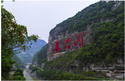 醬酒“突圍戰(zhàn)”：茅臺(tái)漲價(jià)、習(xí)酒沖百億、貴州安酒推新