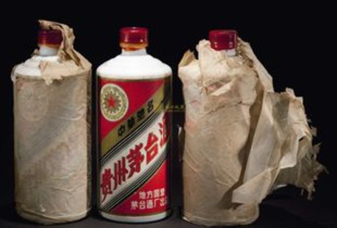 茅臺(tái)厚德載物酒52度紅瓶(厚德載物茅臺(tái)酒多少錢一瓶)