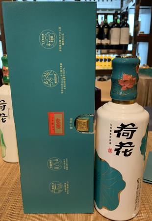 上品荷花白酒(上品荷花白酒怎么開)