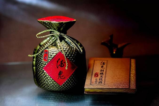 百年傳奇酒鬼酒多少錢(qián)(百年傳奇酒鬼酒52度多少錢(qián))