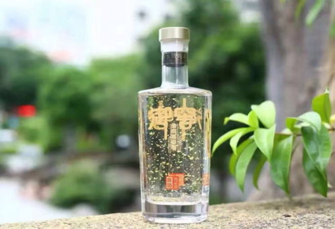 玲瓏酒業(yè)金箔酒多少錢(玲瓏酒業(yè)金箔酒價(jià)格)