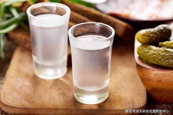 白酒地下埋20年好不好(白酒埋在地下好不好)