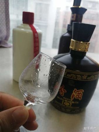 喜歡喝白酒是什么感覺(jué),喝白酒上癮的人是什么感覺(jué)